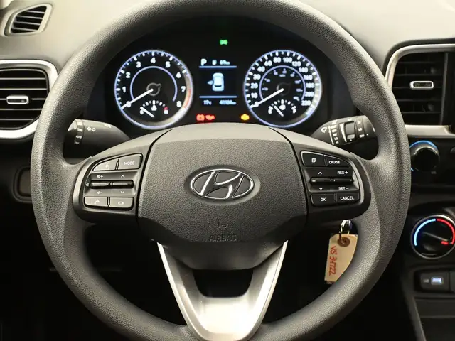 2022 Hyundai Venue Essential One Owner!, Heated Seats, Apple/And - Photo 17