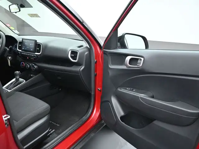 2022 Hyundai Venue Essential One Owner!, Heated Seats, Apple/And - Photo 22