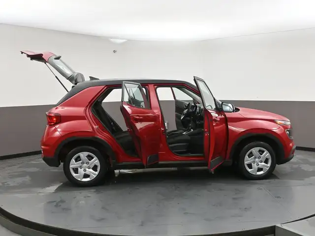 2022 Hyundai Venue Essential One Owner!, Heated Seats, Apple/And - Photo 37