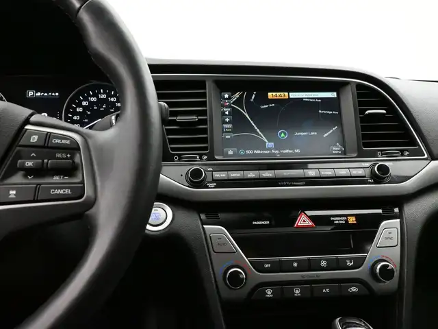 2018 Hyundai Elantra LIMITED Heated Seats/Wheel, Leather, Sunroo - Photo 17