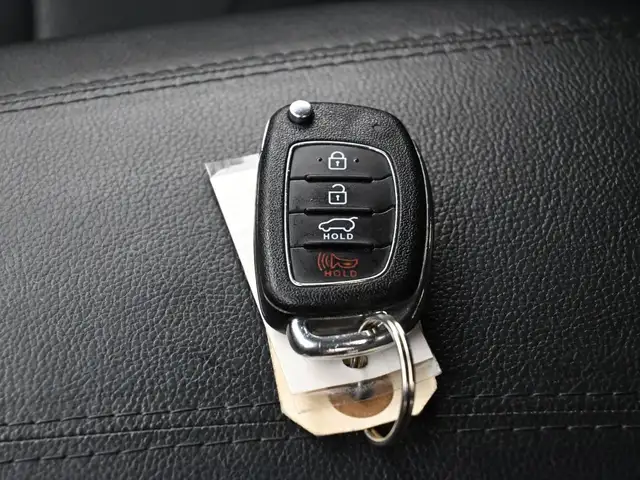 2017 Hyundai Santa Fe Sport Heated Seats/Wheel, Low KMS, Alloys, - Photo 5