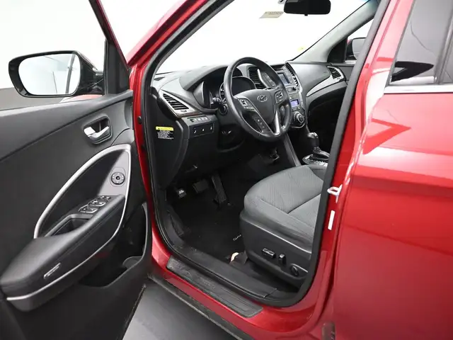 2017 Hyundai Santa Fe Sport Heated Seats/Wheel, Low KMS, Alloys, - Photo 12