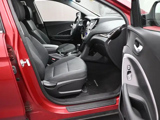 2017 Hyundai Santa Fe Sport Heated Seats/Wheel, Low KMS, Alloys, - Photo 28