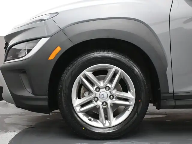 2022 Hyundai Kona Essential FWD Heated Seats, Alloys, Apple/Andr - Photo 4