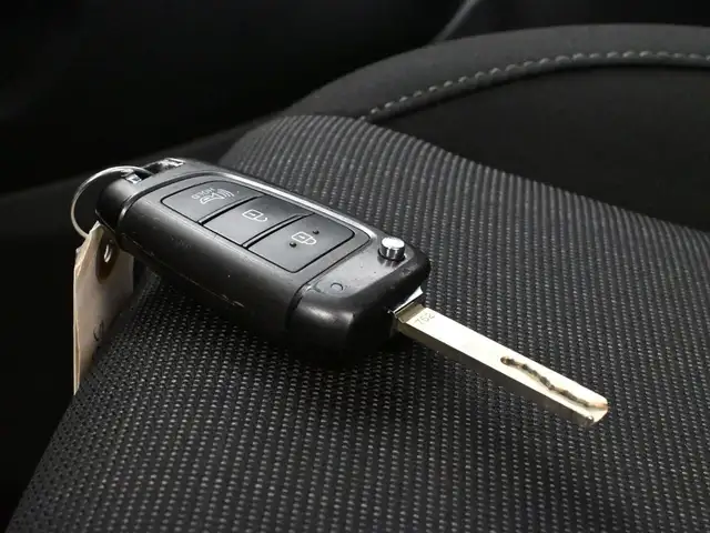 2022 Hyundai Kona Essential FWD Heated Seats, Alloys, Apple/Andr - Photo 5