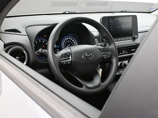 2022 Hyundai Kona Essential FWD Heated Seats, Alloys, Apple/Andr - Photo 6