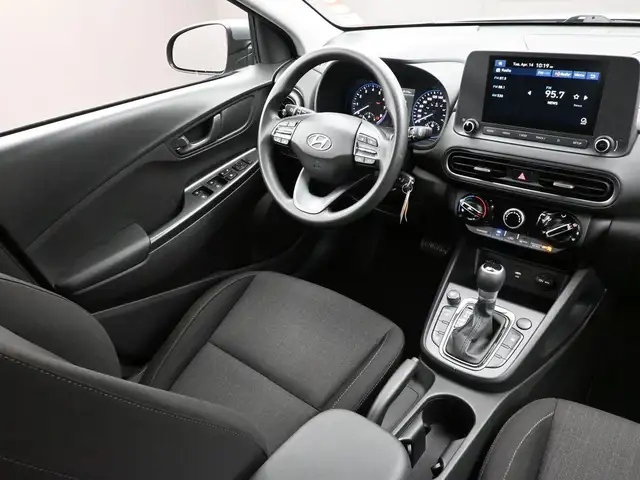 2022 Hyundai Kona Essential FWD Heated Seats, Alloys, Apple/Andr - Photo 25