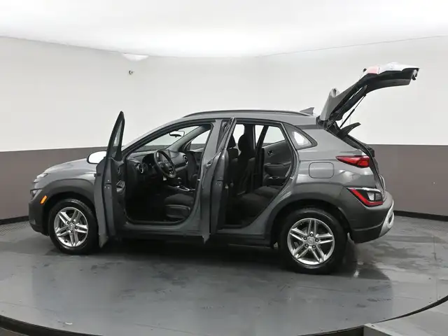 2022 Hyundai Kona Essential FWD Heated Seats, Alloys, Apple/Andr - Photo 45