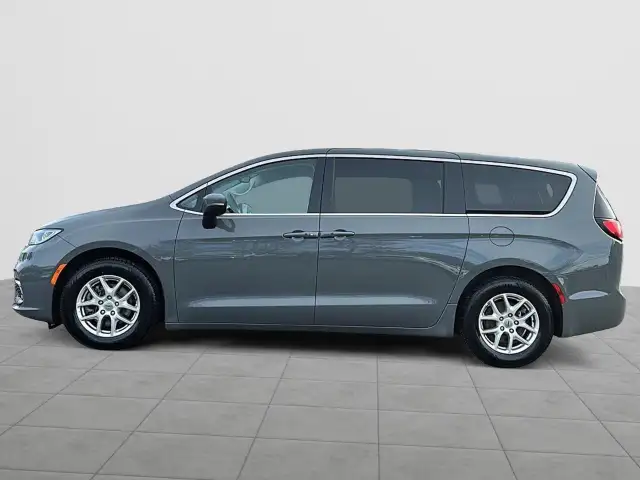 2023 Chrysler Pacifica Touring-L Touring-L | Leather | SAVE $... - Photo 7