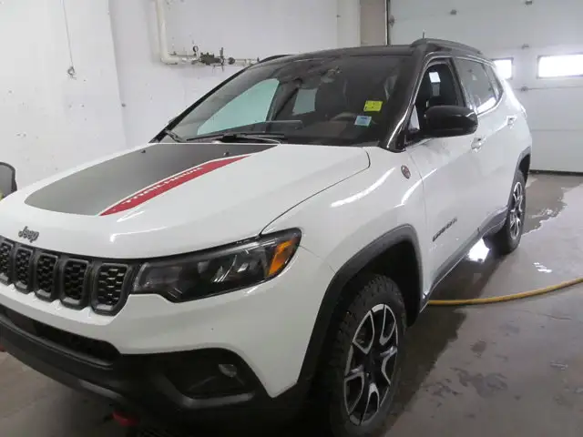 2024 Jeep Compass Trailhawk - Photo 2