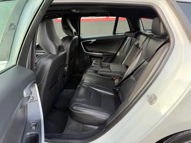 2015 Volvo V60 4dr Wgn T5 Premier Plus AWD, Safety & Performance - Photo 12