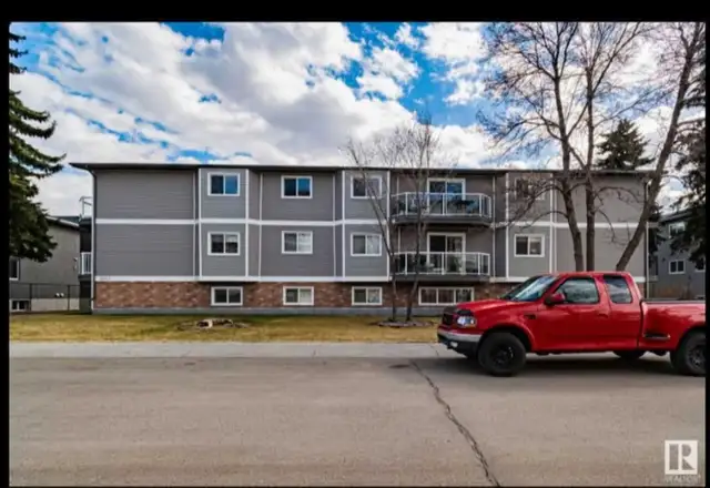 Furnished Room for Rent – Walk to Bonnie Doon Mall & LRT