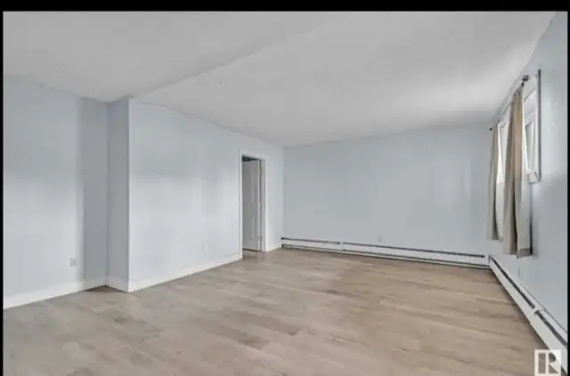 Furnished Room for Rent – Walk to Bonnie Doon Mall & LRT - Photo 4