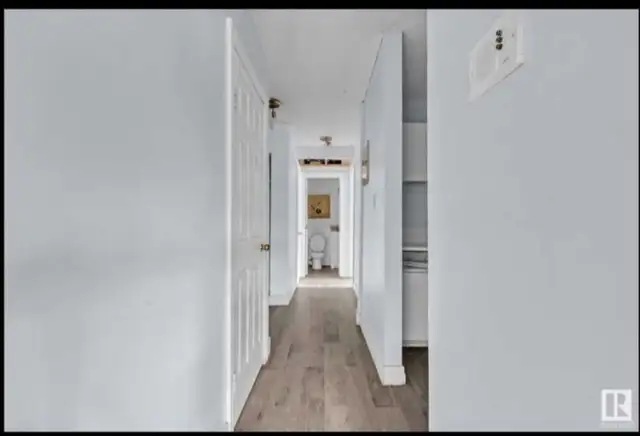 Furnished Room for Rent – Walk to Bonnie Doon Mall & LRT - Photo 7