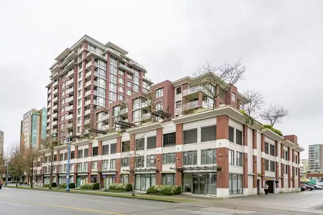 Top‑Floor 2‑Bed Condo in Richmond – 5933 Cooney Rd – $3150