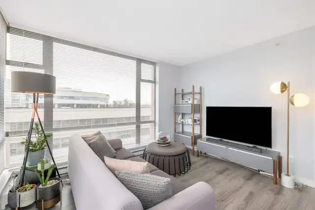 Top‑Floor 2‑Bed Condo in Richmond – 5933 Cooney Rd – $3150 - Photo 10