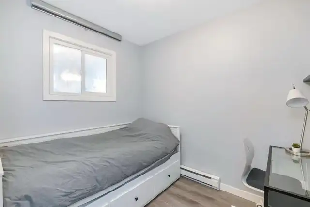 Top‑Floor 2‑Bed Condo in Richmond – 5933 Cooney Rd – $3150 - Photo 15