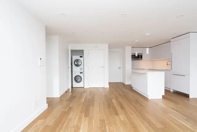 renovated two bedroom, Leslie and Lawrence - ID 4460 - Photo 4