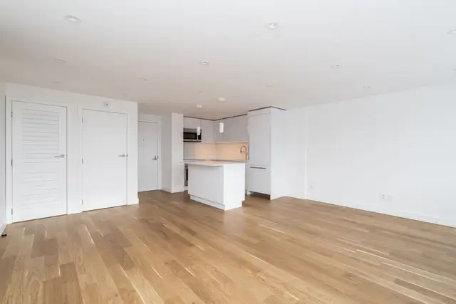 renovated two bedroom, Leslie and Lawrence - ID 4460 - Photo 5