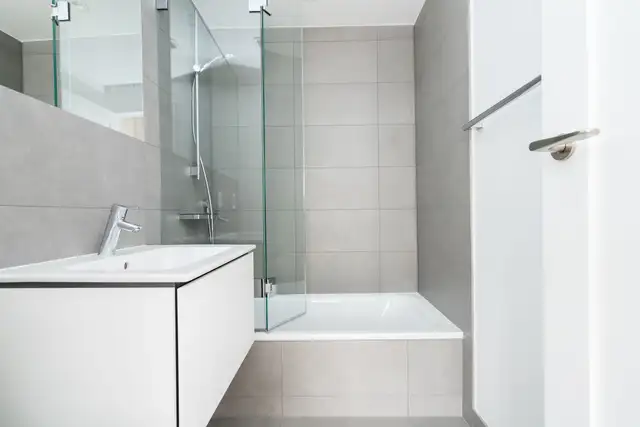 renovated two bedroom, Leslie and Lawrence - ID 4460 - Photo 7