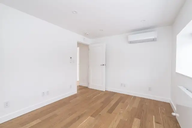 renovated two bedroom, Leslie and Lawrence - ID 4460 - Photo 9