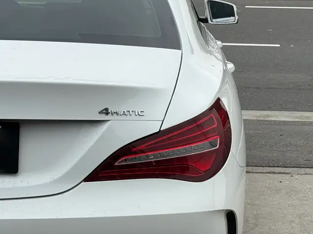 2018 Mercedes-Benz CLA-Class //AMG PKG | ONE OWNER | PANO | NAVI - Photo 12