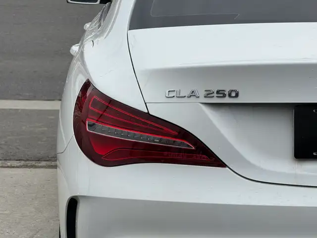 2018 Mercedes-Benz CLA-Class //AMG PKG | ONE OWNER | PANO | NAVI - Photo 14