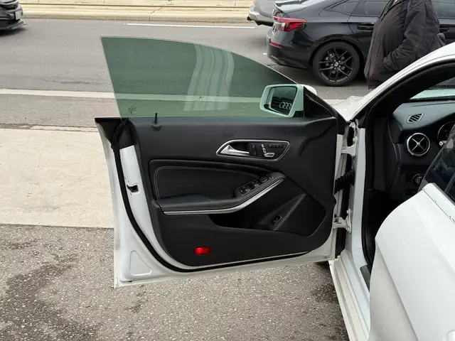 2018 Mercedes-Benz CLA-Class //AMG PKG | ONE OWNER | PANO | NAVI - Photo 16