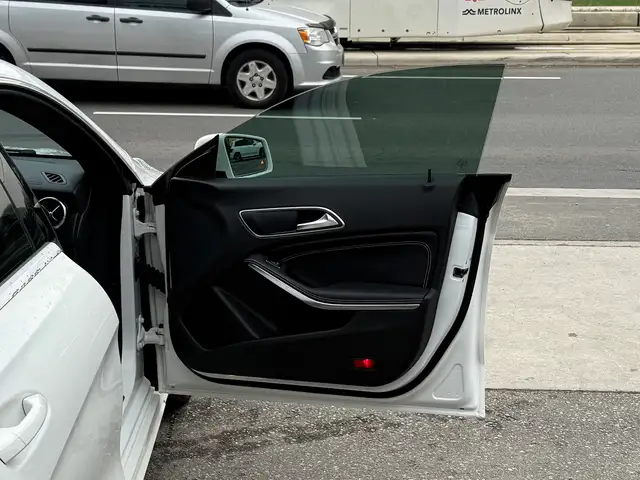 2018 Mercedes-Benz CLA-Class //AMG PKG | ONE OWNER | PANO | NAVI - Photo 31