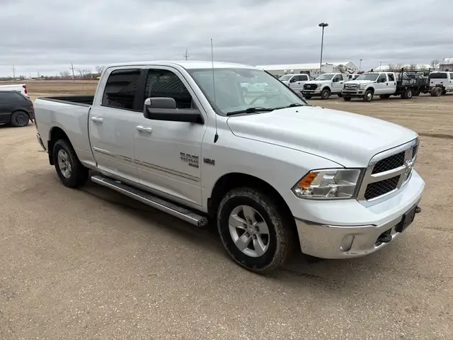 2019 Ram 1500 Classic Crew Cab 4X4 SLT 5.7L - Clean Title - Photo 3