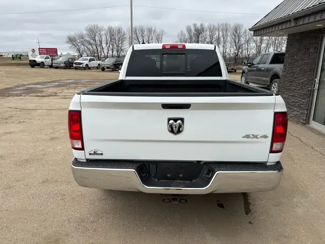 2019 Ram 1500 Classic Crew Cab 4X4 SLT 5.7L - Clean Title - Photo 6