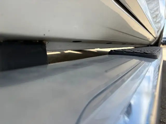 2019 Ram 1500 Classic Crew Cab 4X4 SLT 5.7L - Clean Title - Photo 8