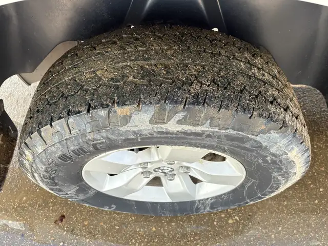 2019 Ram 1500 Classic Crew Cab 4X4 SLT 5.7L - Clean Title - Photo 10