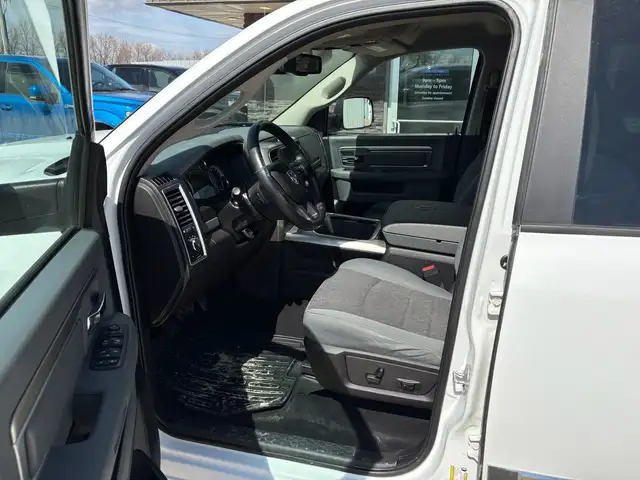 2019 Ram 1500 Classic Crew Cab 4X4 SLT 5.7L - Clean Title - Photo 12