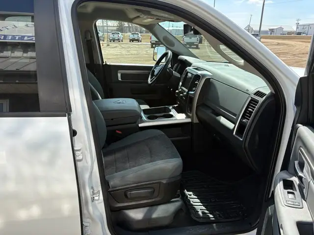 2019 Ram 1500 Classic Crew Cab 4X4 SLT 5.7L - Clean Title - Photo 14