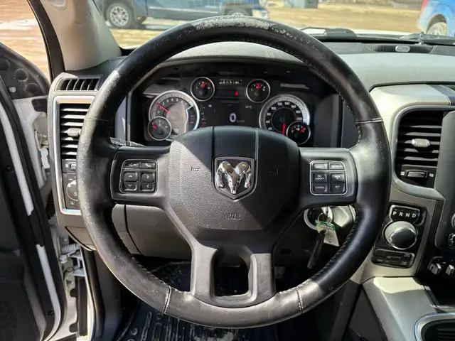 2019 Ram 1500 Classic Crew Cab 4X4 SLT 5.7L - Clean Title - Photo 17