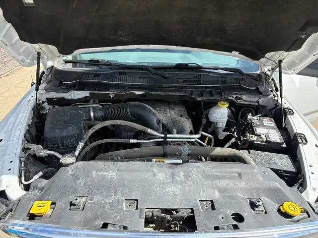 2019 Ram 1500 Classic Crew Cab 4X4 SLT 5.7L - Clean Title - Photo 19