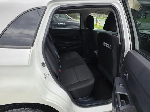 2011 Mitsubishi RVR 4WD 4dr CVT SE - Photo 8