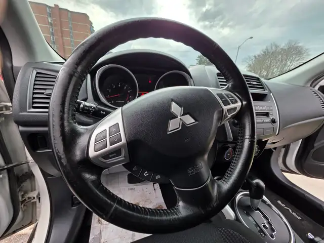 2011 Mitsubishi RVR 4WD 4dr CVT SE - Photo 10