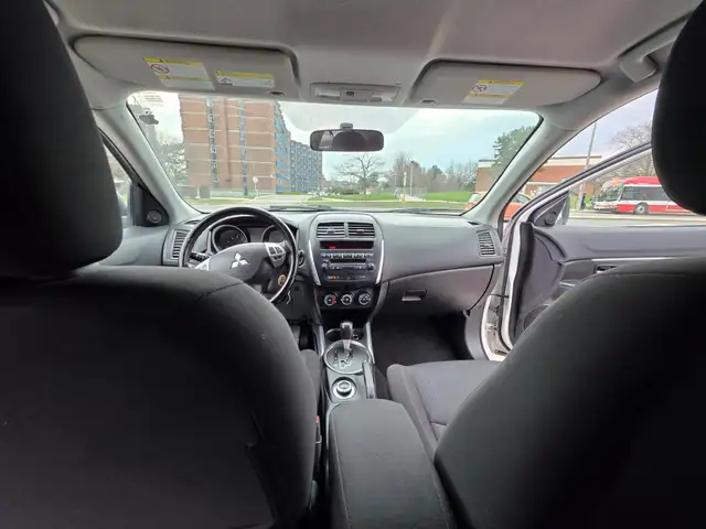 2011 Mitsubishi RVR 4WD 4dr CVT SE - Photo 11