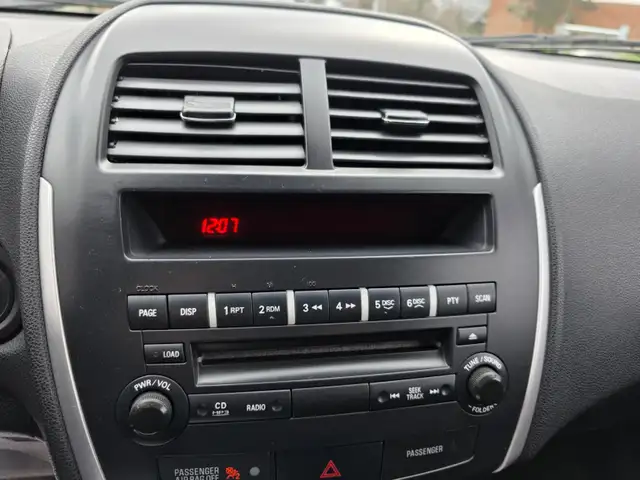 2011 Mitsubishi RVR 4WD 4dr CVT SE - Photo 12