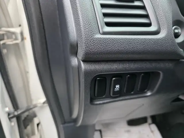 2011 Mitsubishi RVR 4WD 4dr CVT SE - Photo 17