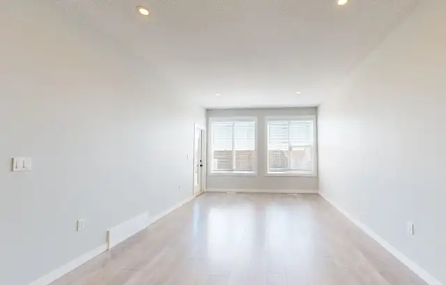 #8731- 4Bed/ 3Bath Duplex in Whispering Ridge! Avail Now. $2700 - Photo 6