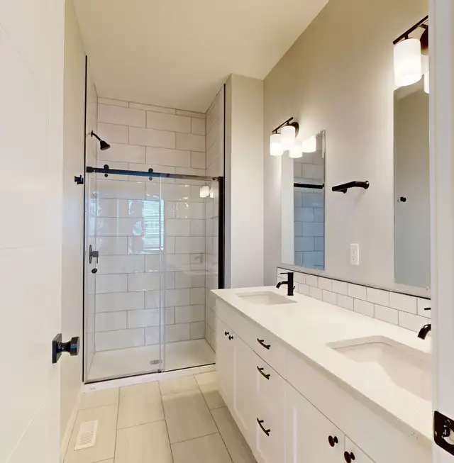 #8731- 4Bed/ 3Bath Duplex in Whispering Ridge! Avail Now. $2700 - Photo 11