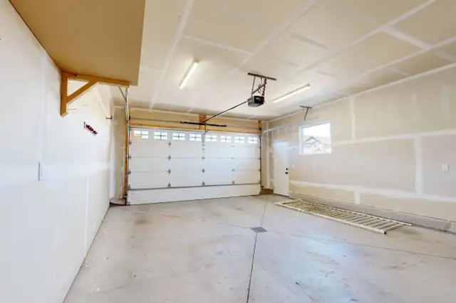 #8731- 4Bed/ 3Bath Duplex in Whispering Ridge! Avail Now. $2700 - Photo 26