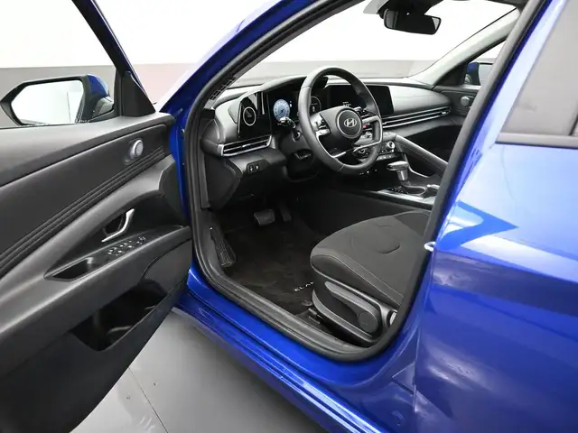 2025 Hyundai Elantra PREFERRED BACKUP CAMERA HEATED SEATS & MORE - Photo 14