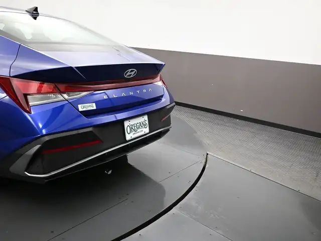2025 Hyundai Elantra PREFERRED BACKUP CAMERA HEATED SEATS & MORE - Photo 20