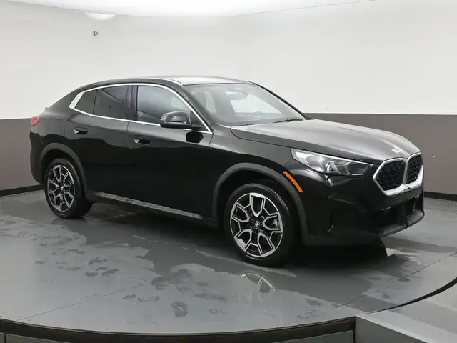 2025 BMW X2 XDRIVE 28i LOW KMS!! SUNROOF, NAVIGATION