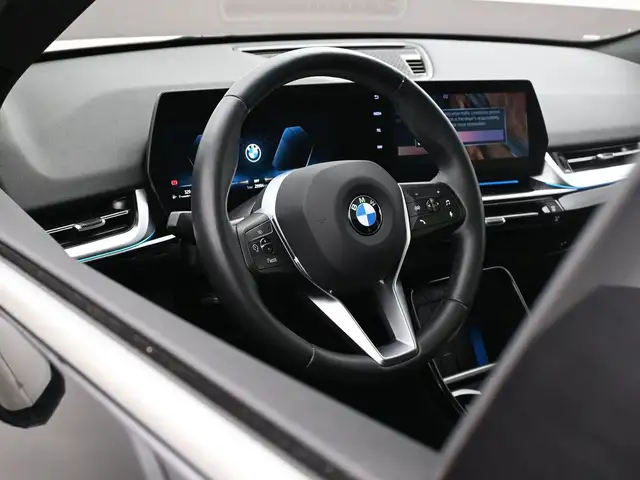 2025 BMW X2 XDRIVE 28i LOW KMS!! SUNROOF, NAVIGATION - Photo 5