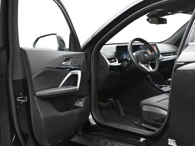 2025 BMW X2 XDRIVE 28i LOW KMS!! SUNROOF, NAVIGATION - Photo 19